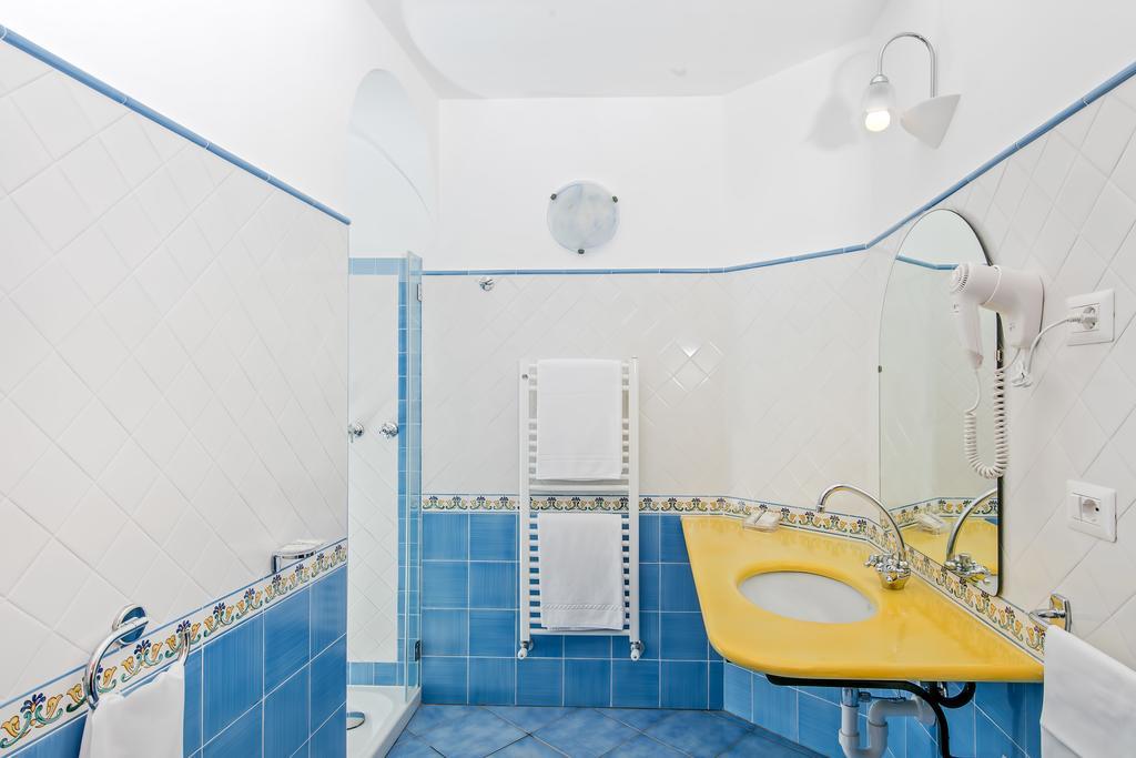 Hotel Vittoria Positano Bagian luar foto